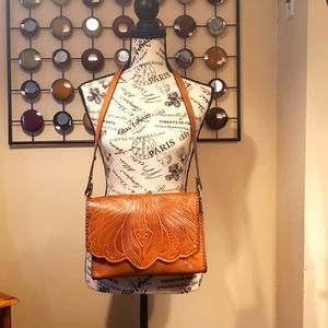 Patricia Nash beautiful vintage vegetable tan color purse.